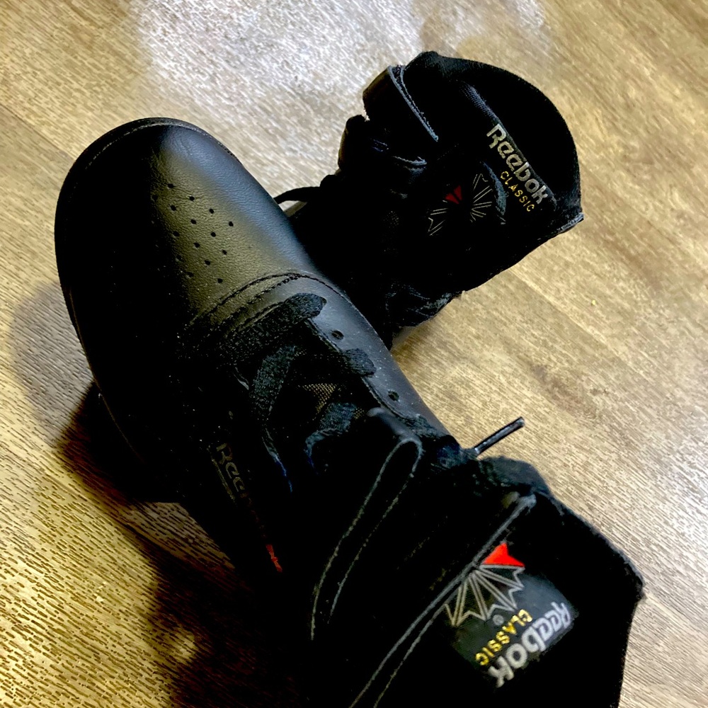 Reebok High top size 6 never worn insole missing
